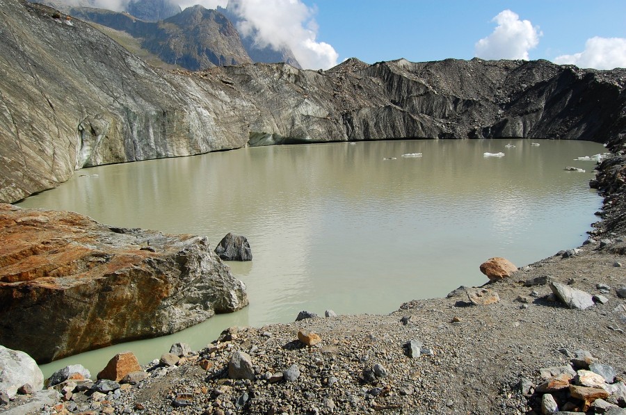 Val Veny (VdA) - il lago del Miage diviso in due